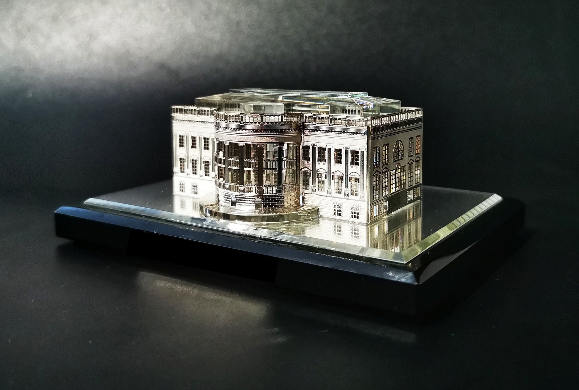 White House Scale-Model (Crystal and Silver)